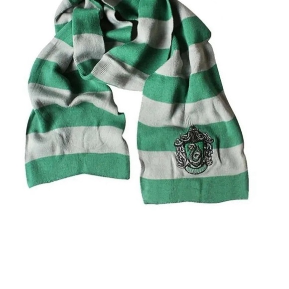 Harry Potter Slytherin Scarf - Picture 2 of 6